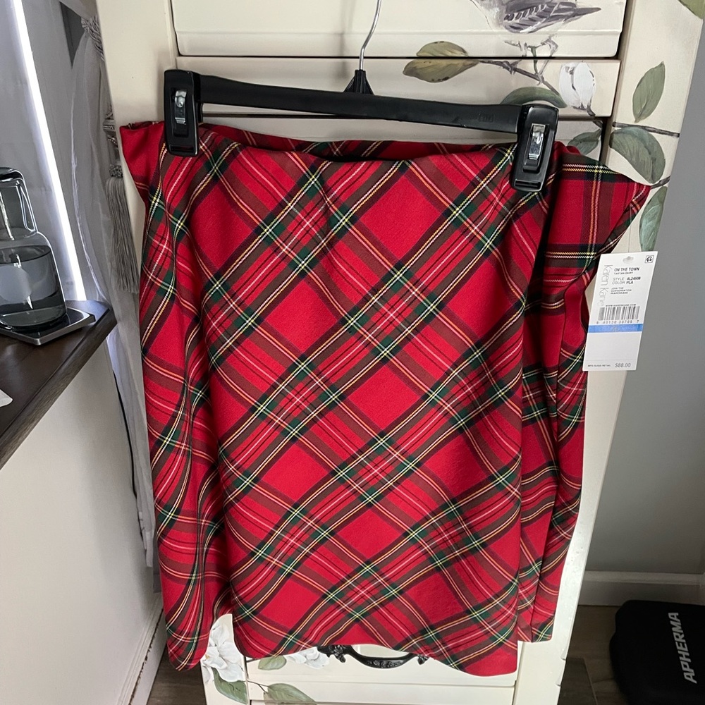 Karen Kane a line skirt